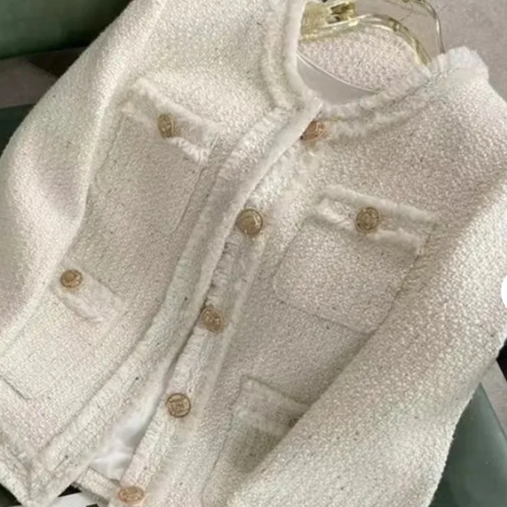 Women’s White Tweed Jacket Gold embossed button detail size sm NWOT $149R - Picture 5 of 14